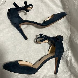 Nine West size 7 heels in suede navy - like new - worn once